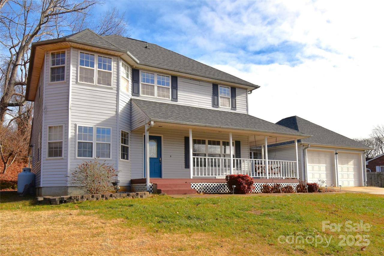 233 Ledbetter Rd., Arden, NC 28704