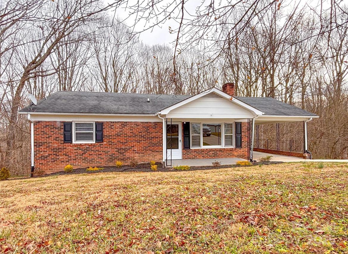 3002 Denwood Dr., Claremont, NC 28610