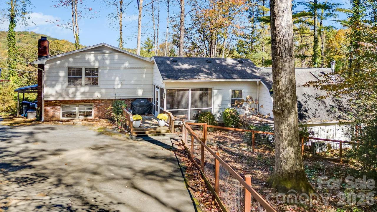 203 Davis Mountain Rd., Laurel Park, NC 28739