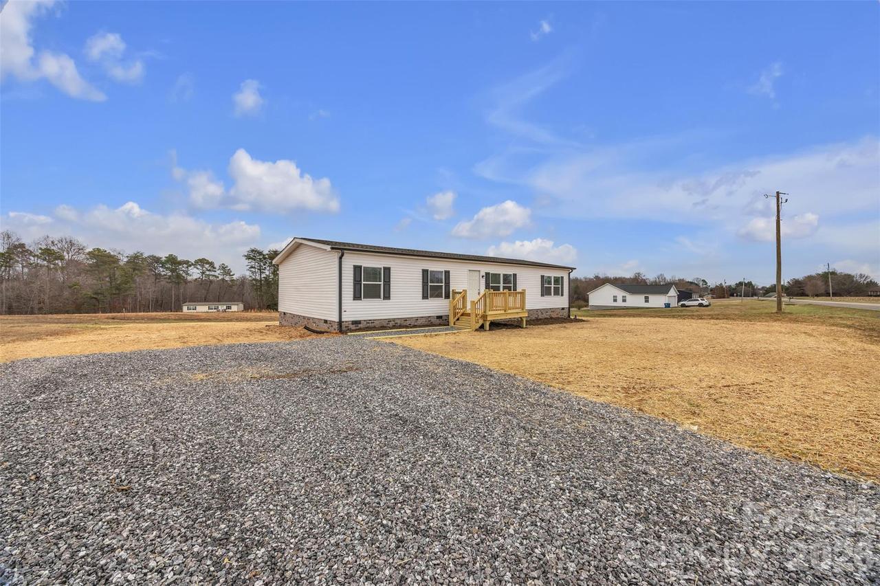 657 Mt. Wesley Church Rd., Hiddenite, NC 28636