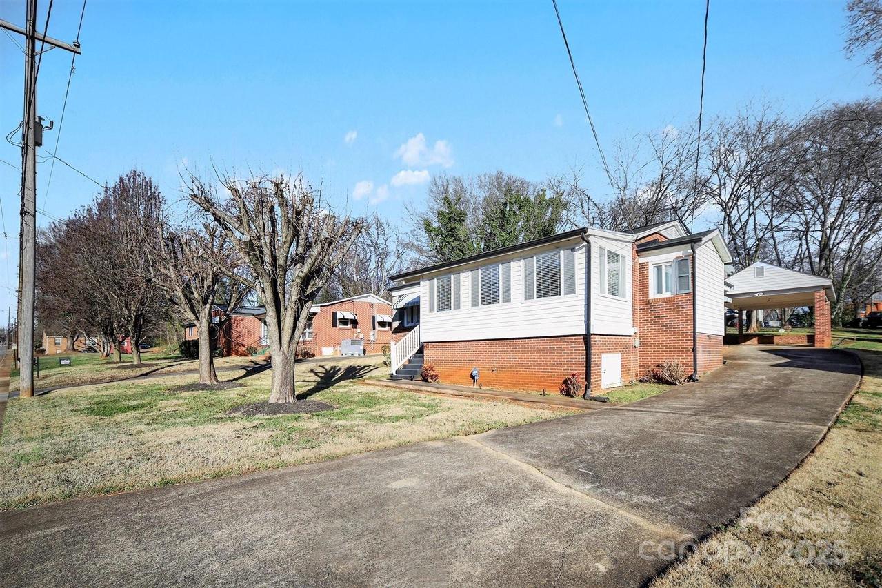 133 S Caldwell Ave., Newton, NC 28658