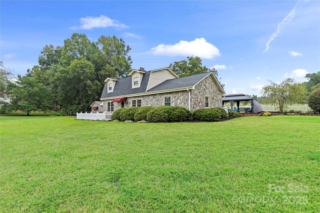 239 Golf Course Rd., Maiden, NC 28650