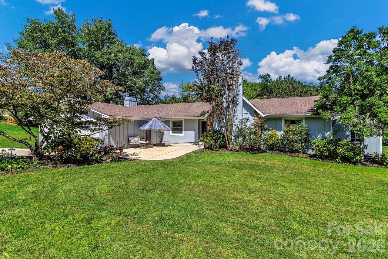 5 Fairway Dr., Arden, NC 28704