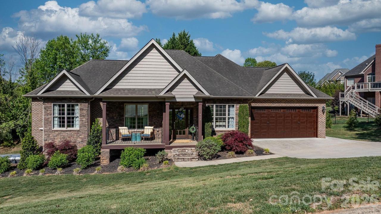 402 Golfview Ct., Lenoir, NC 28645
