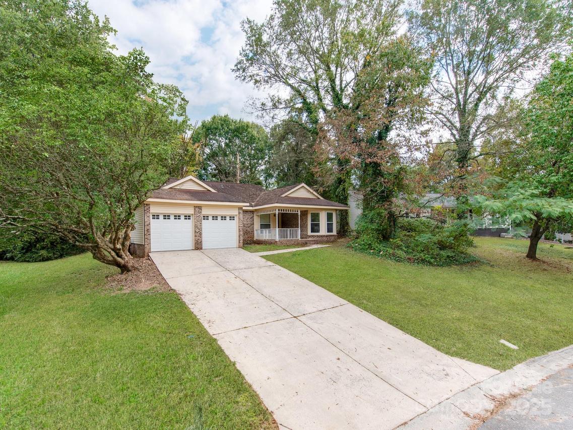 9026 Louvaine Dr., Charlotte, NC 28227