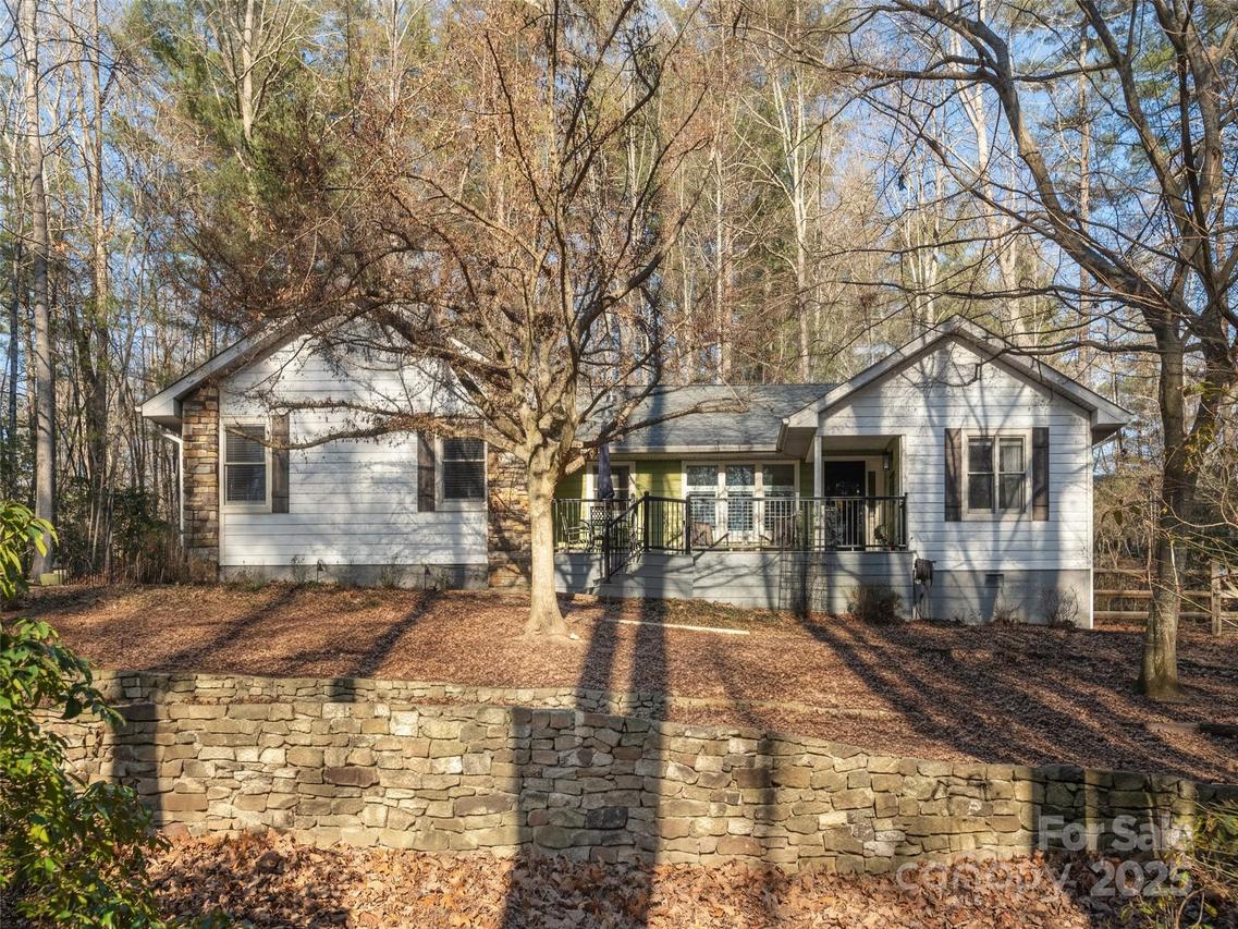 128 Camellia Way, Laurel Park, NC 28739