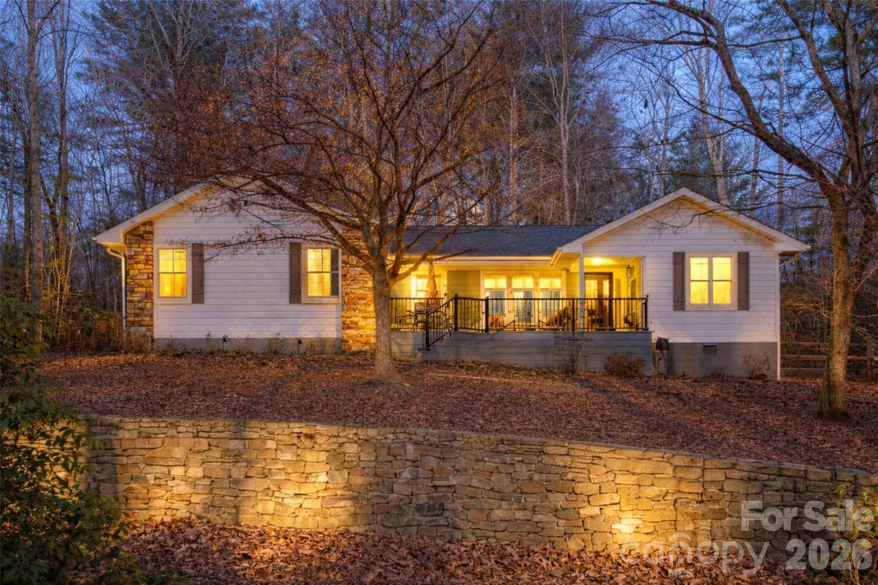 128 Camellia Way, Hendersonville, NC 28739