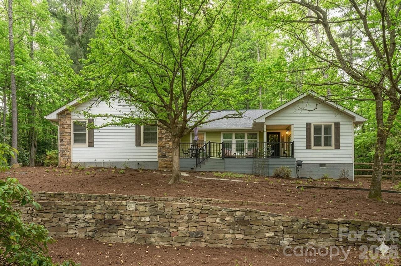 128 Camellia Way, Hendersonville, NC 28739