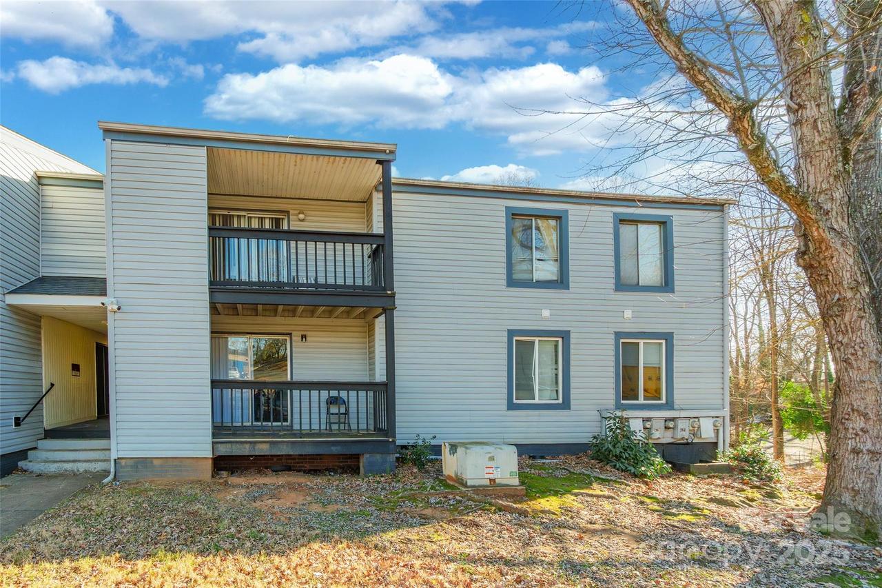 833 Farmhurst Dr., Charlotte, NC 28217