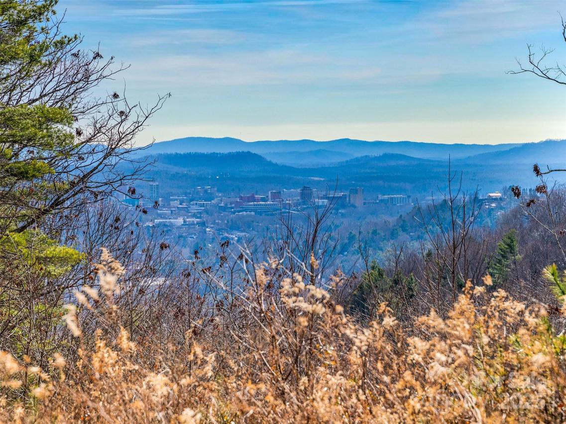 10 Villa Nova Dr., Asheville, NC 28804