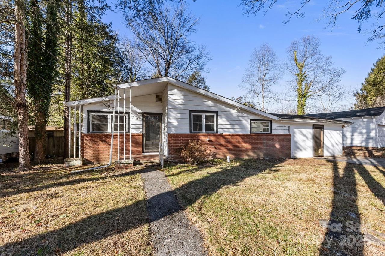 228 Grove St., Brevard, NC 28712