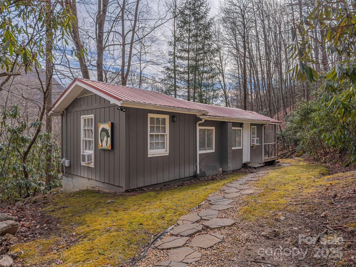 155 Mull Cove Rd., Maggie Valley, NC 28751