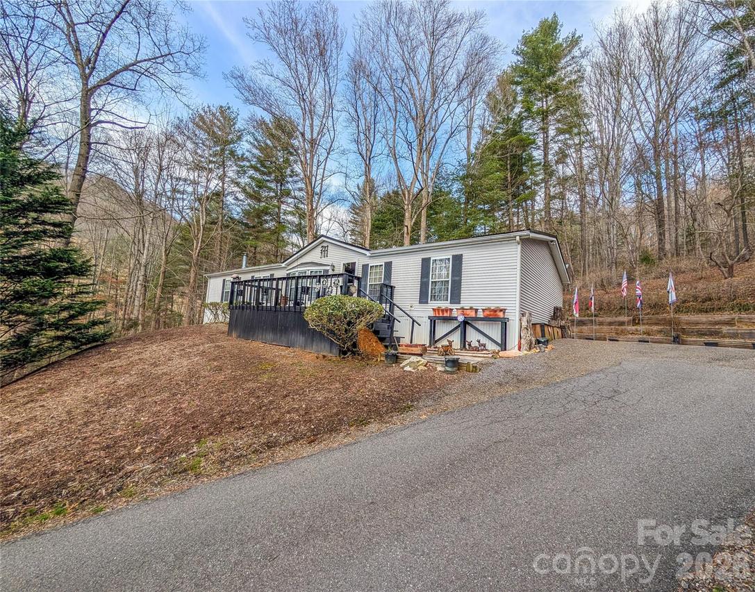 1372 Lickskillet Rd., Burnsville, NC 28714