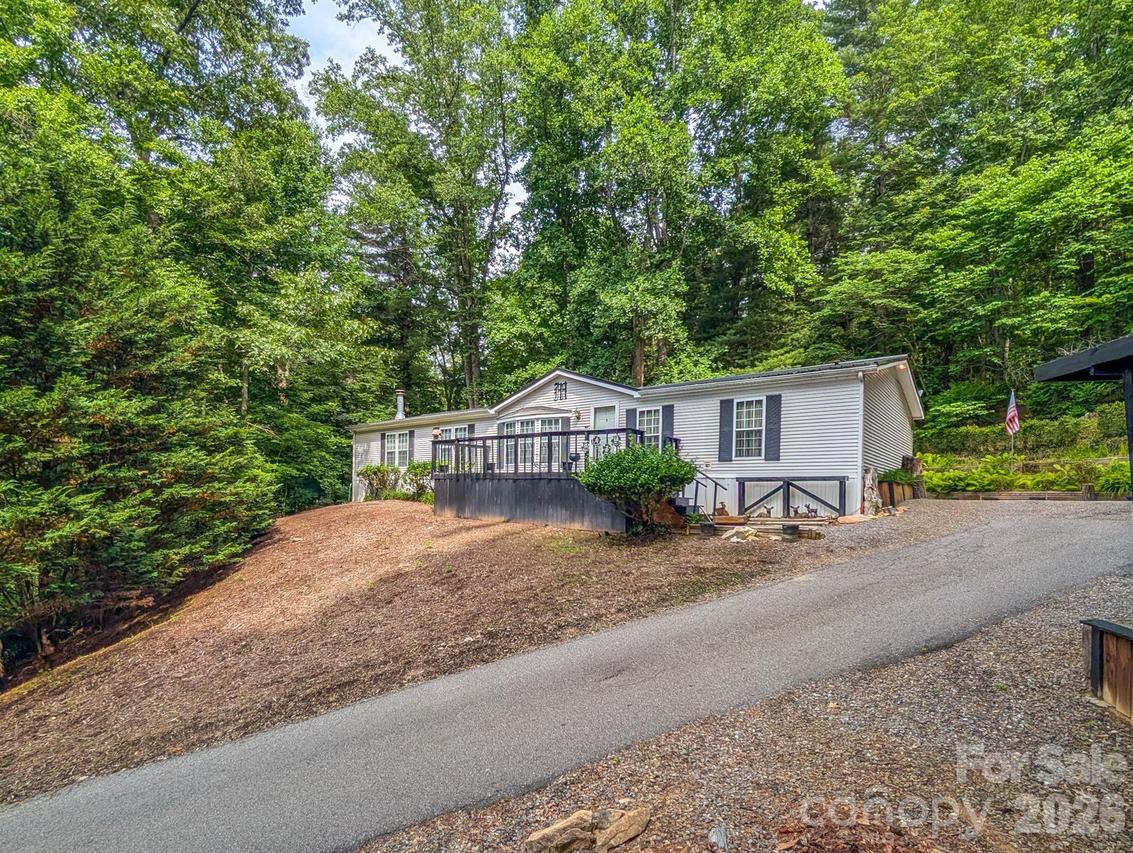 1372 Lickskillet Rd., Burnsville, NC 28714
