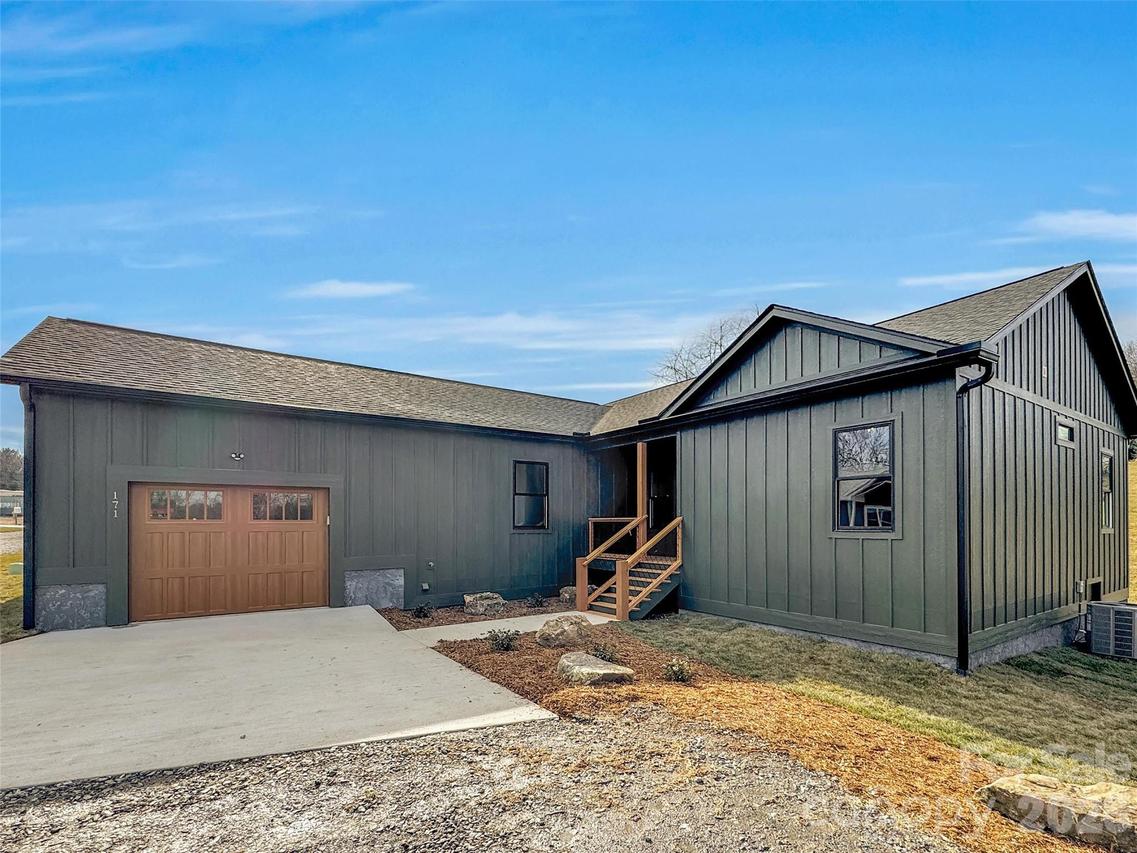 171 Peyton Elaine Rd., Clyde, NC 28721