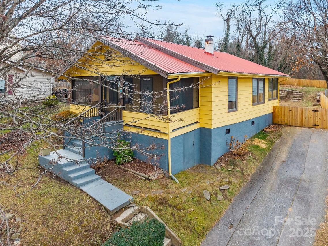 52 East St., Asheville, NC 28803