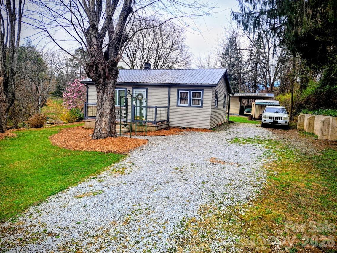 8 Linda Vista Dr., Asheville, NC 28806