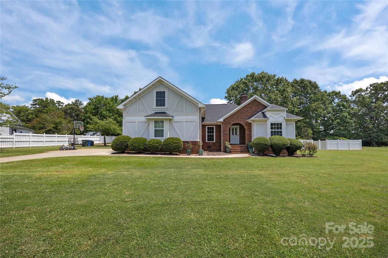 4116 Hoodridge Ln., Mint Hill, NC 28227