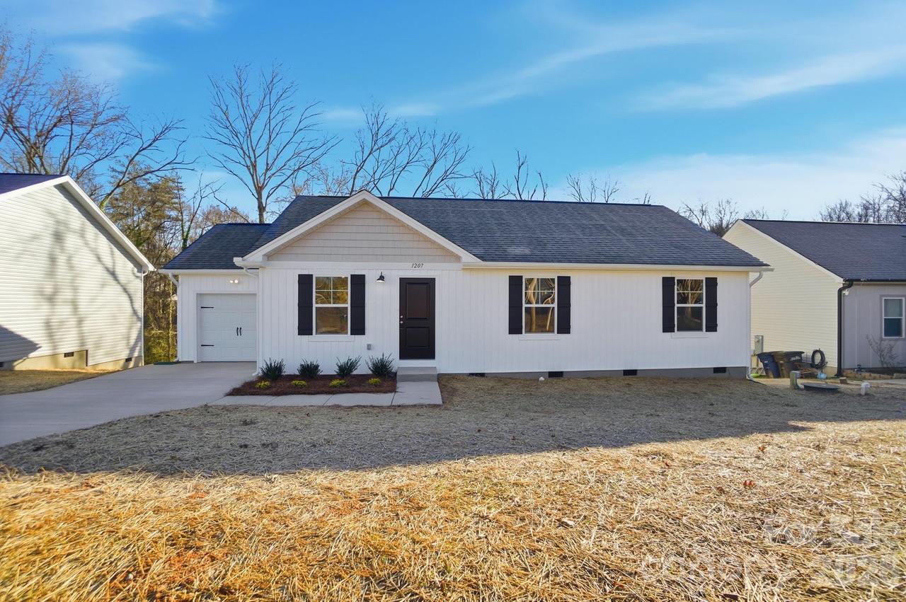 1207 Suncrest Ave., Statesville, NC 28677