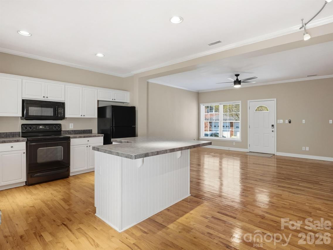 4330 Laurel Hill Ln., Charlotte, NC 28217