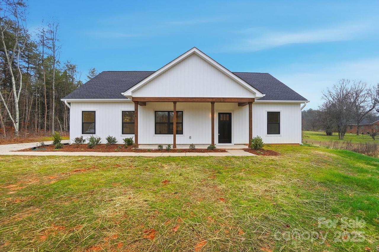 124 Rollingbrook Rd., Kings Mountain, NC 28086