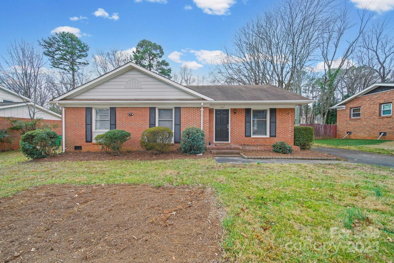 6907 Glenmoor Dr., Charlotte, NC 28214