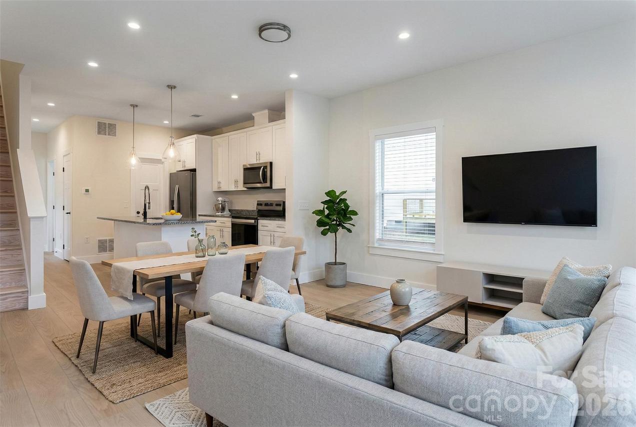 10 Wyndom Ln., Asheville, NC 28805