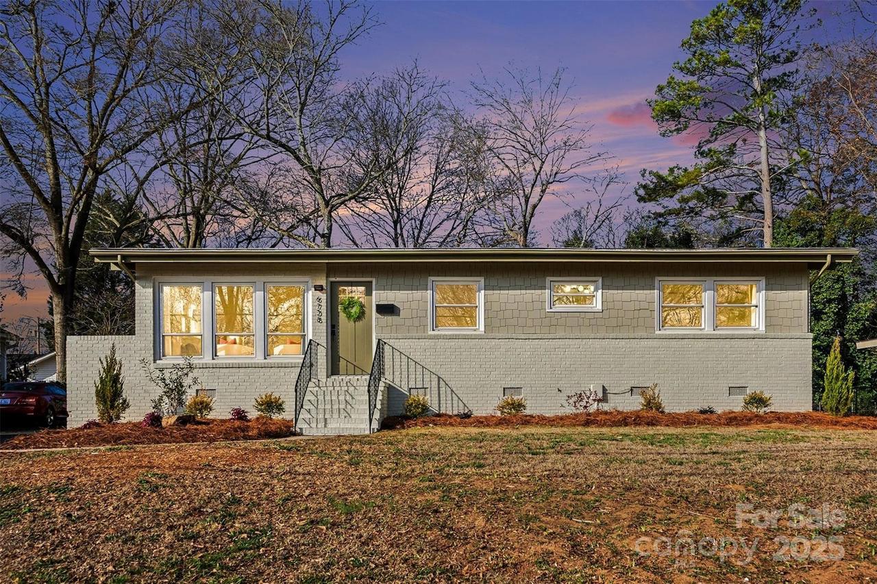 6738 Starcrest Dr., Charlotte, NC 28210