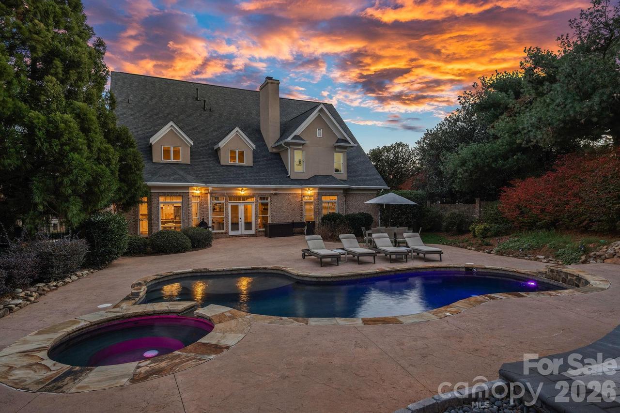 18823 Peninsula Cove Ln., Cornelius, NC 28031