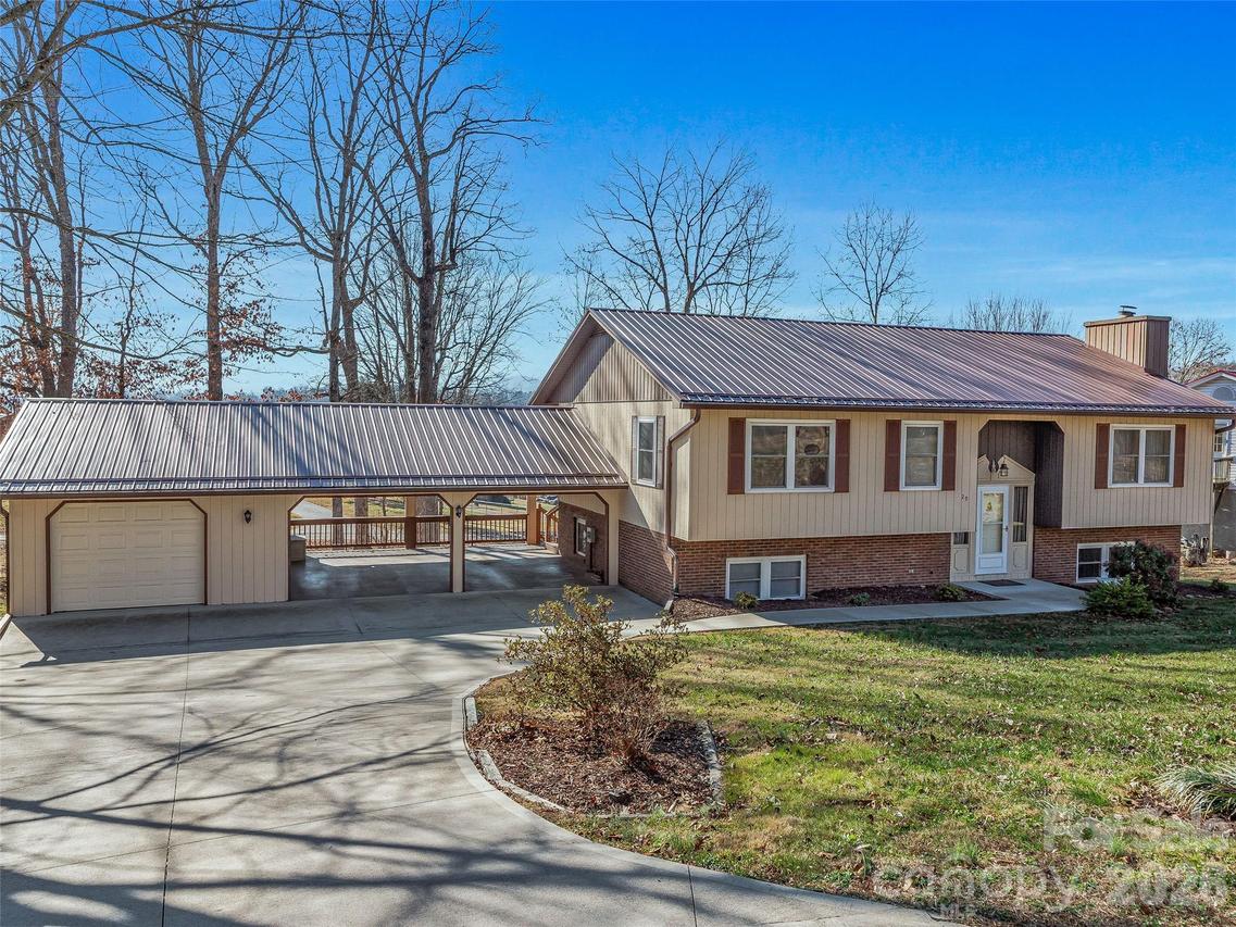 29 Tall Oaks Rd., Candler, NC 28715