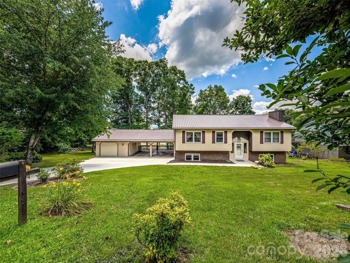 29 Tall Oaks Rd., Candler, NC 28715