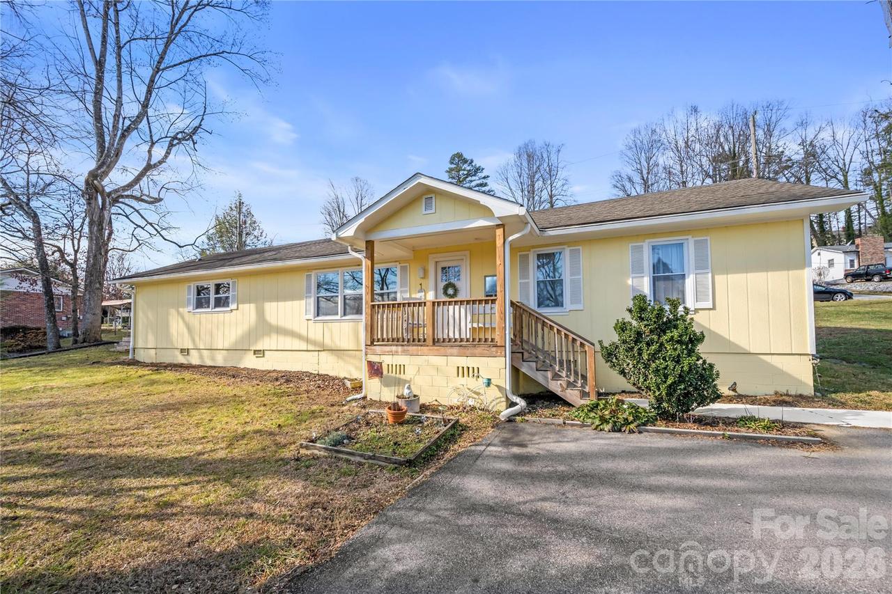 1501 Hebron Rd., Hendersonville, NC 28739