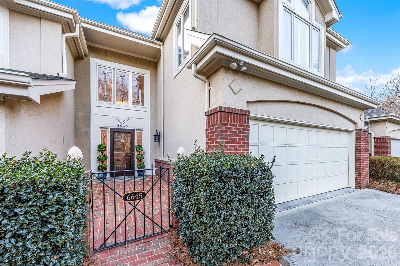 6645 Gaywind Dr., Charlotte, NC 28226