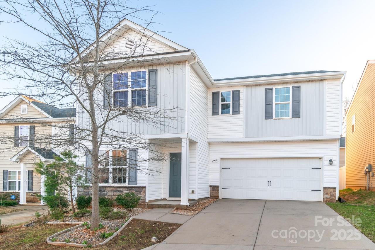2009 Amos Oaks Ln., Charlotte, NC 28215