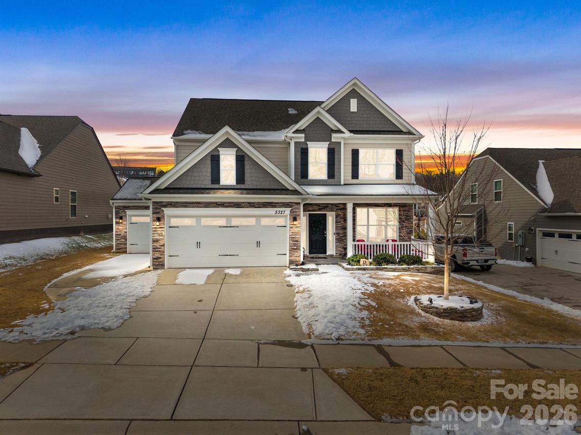 5327 Pembrey Dr., Denver, NC 28037