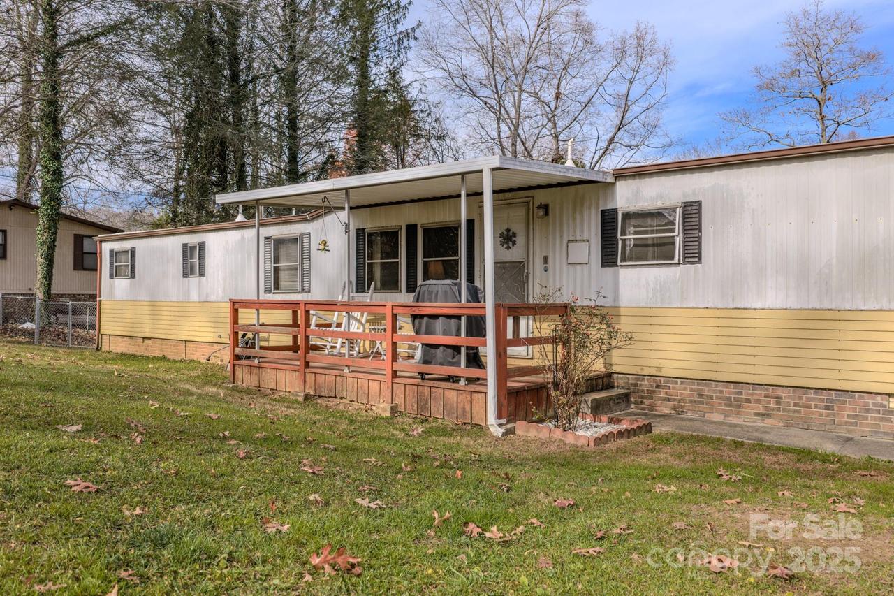 28 Holly Acres Ln., Arden, NC 28704