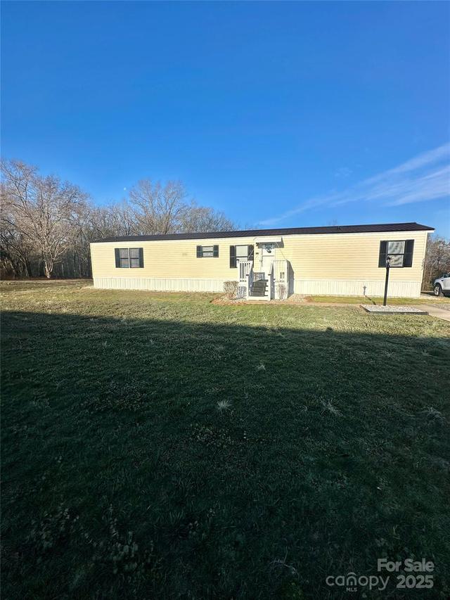 1557 Autumn Ln., Lincolnton, NC 28092