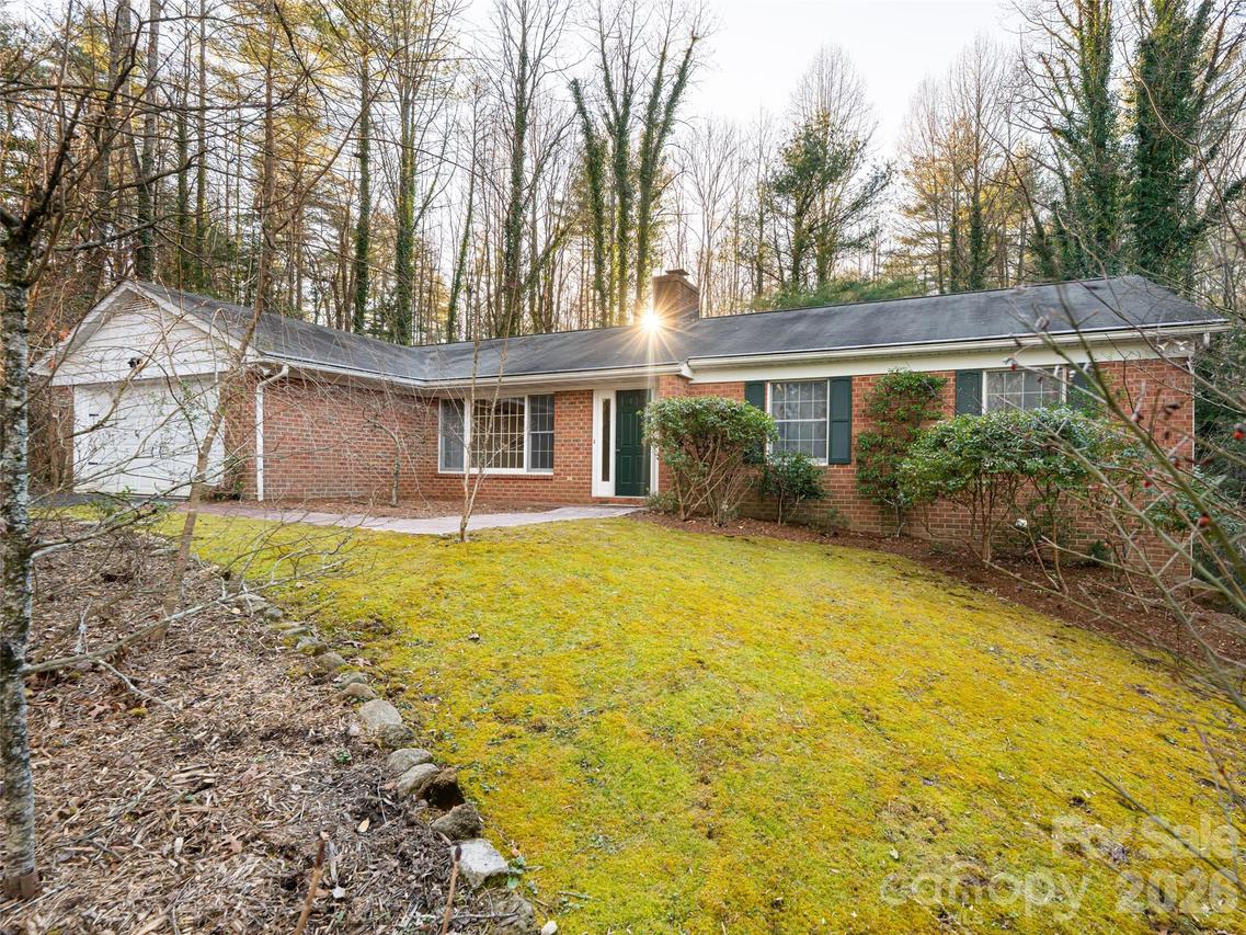 100 Wolf Shoals Dr., Hendersonville, NC 28739