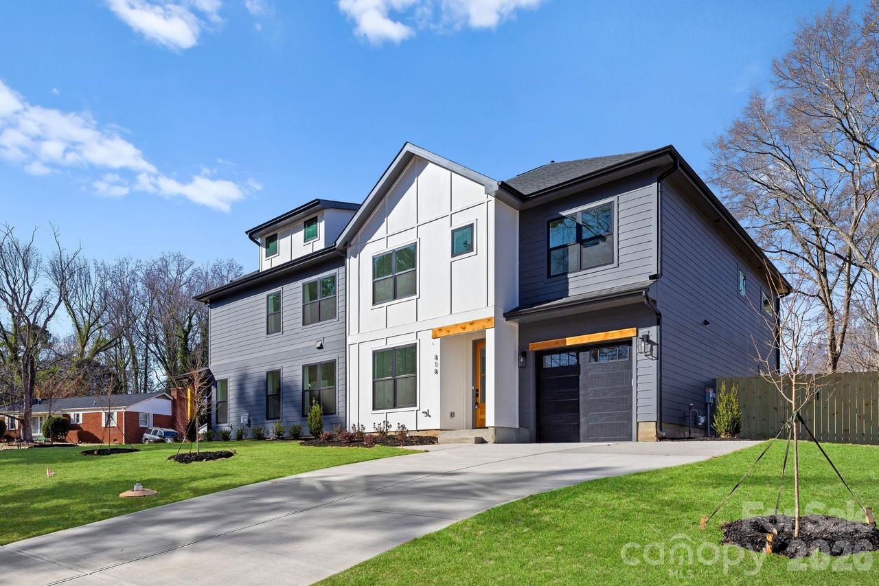 818 Yellowstone Dr., Charlotte, NC 28208