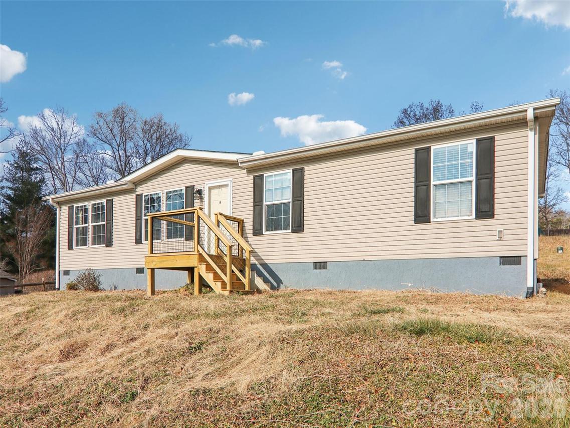 3195 N Clear Creek Rd., Hendersonville, NC 28792