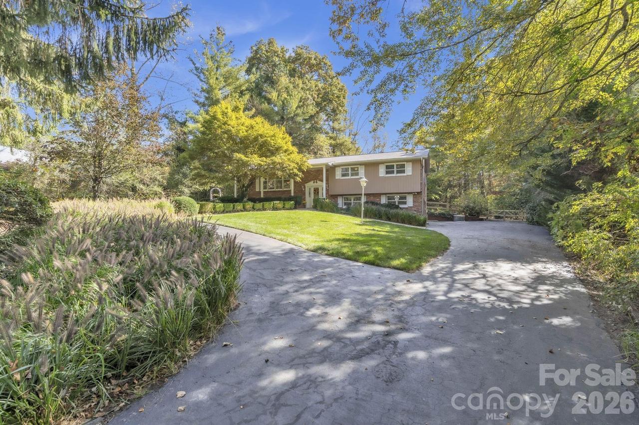 219 Raintree Dr., Hendersonville, NC 28791