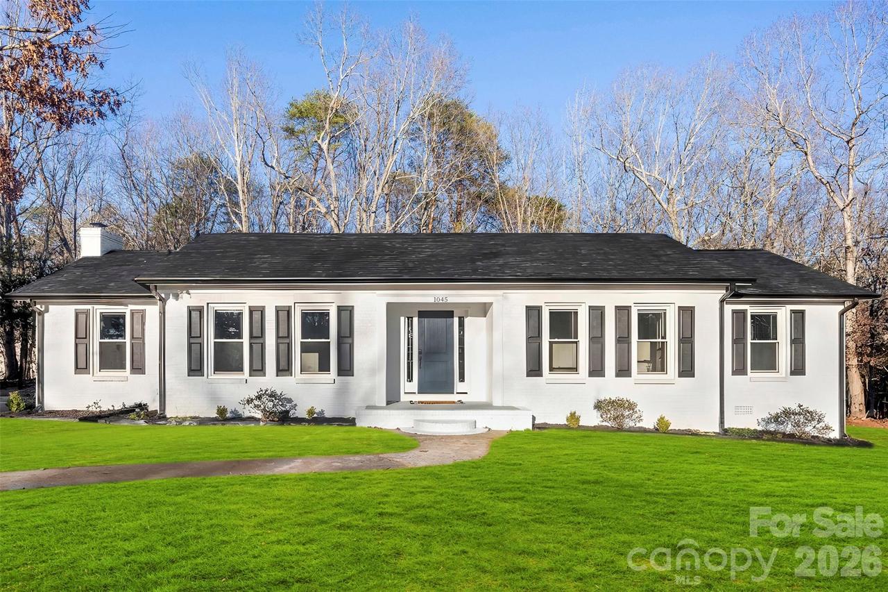 1045 Elizabeth Dr., Dallas, NC 28034