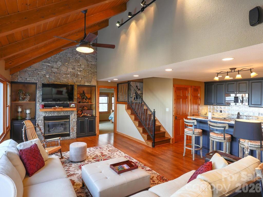 71 Ivy Ridge Rd., Burnsville, NC 28714