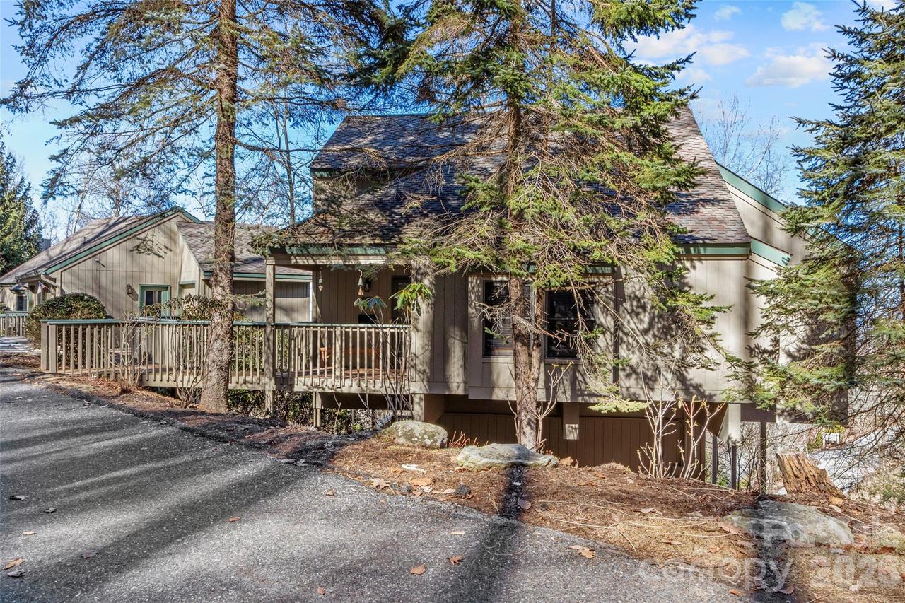 71 Ivy Ridge Rd., Burnsville, NC 28714