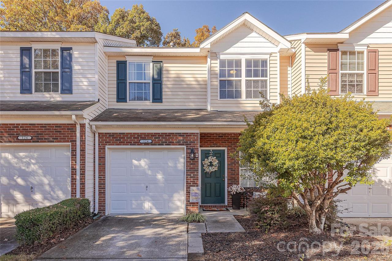 124 Clydesdale Ct., Matthews, NC 28104
