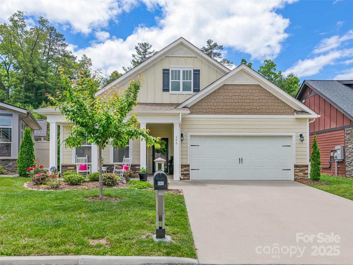 640 Summerfield Pl., Flat Rock, NC 28731
