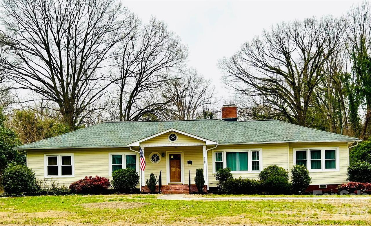 1107 Fairfield Dr., Gastonia, NC 28054
