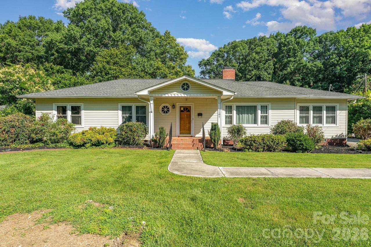 1107 Fairfield Dr., Gastonia, NC 28054