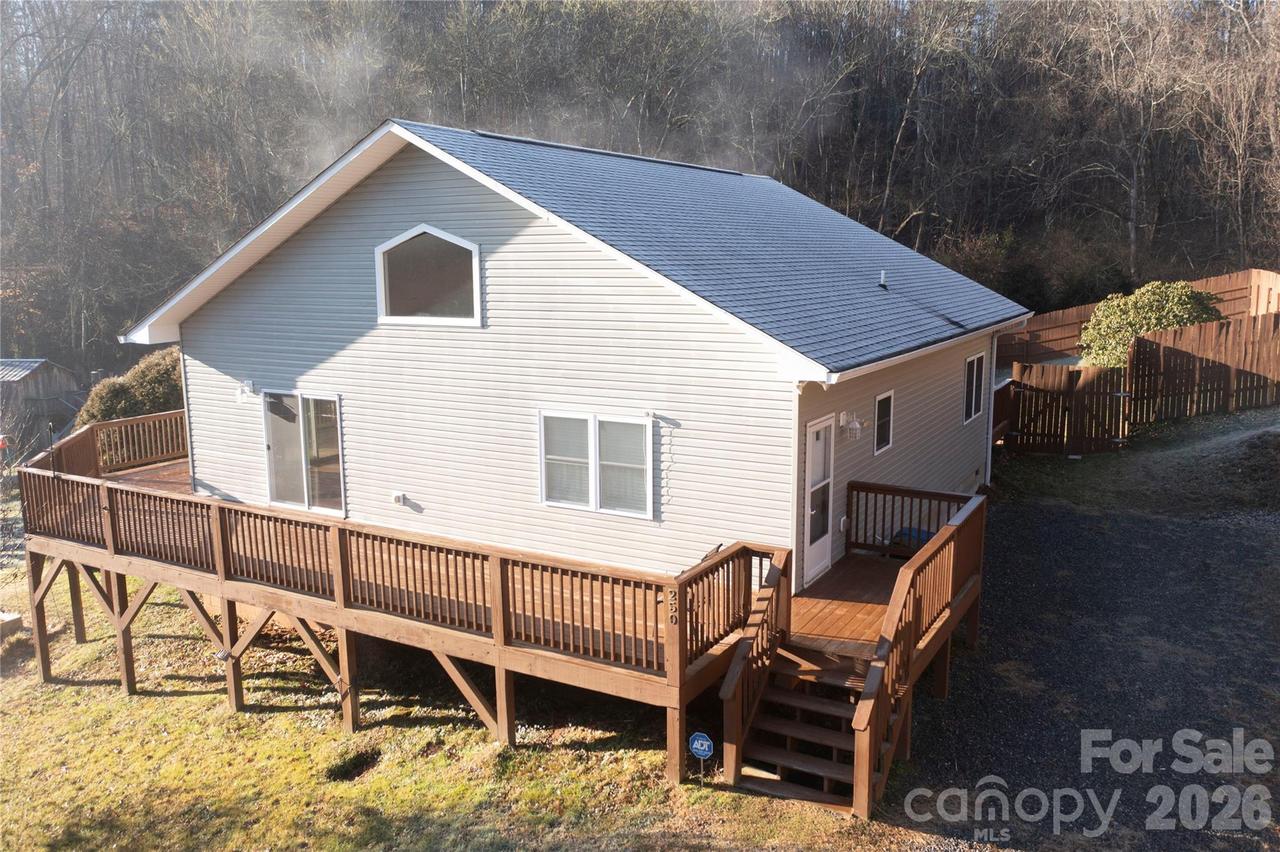 250 Duckett Cove Rd., Waynesville, NC 28786