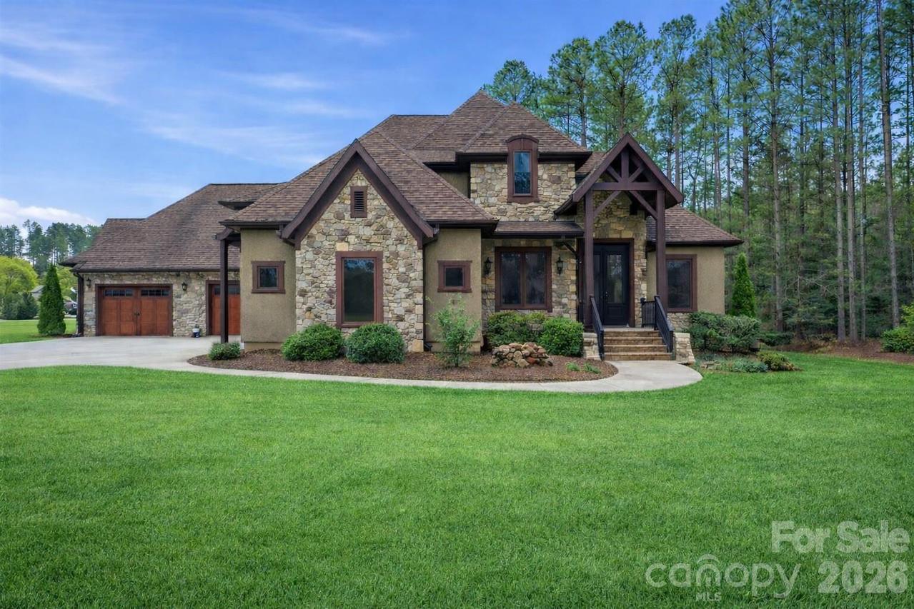 108 Washam Rd., Mooresville, NC 28117